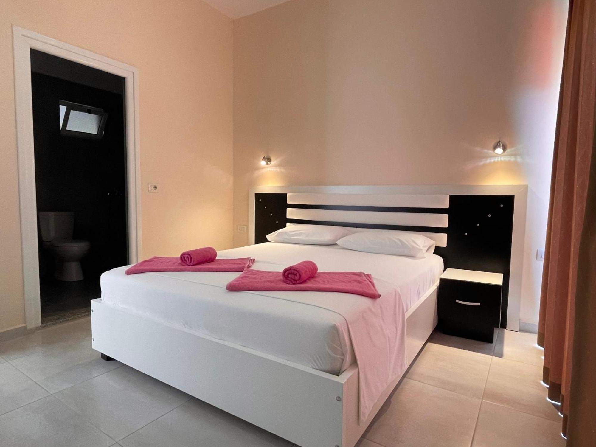 Marku Palace Ksamil Kültér fotó